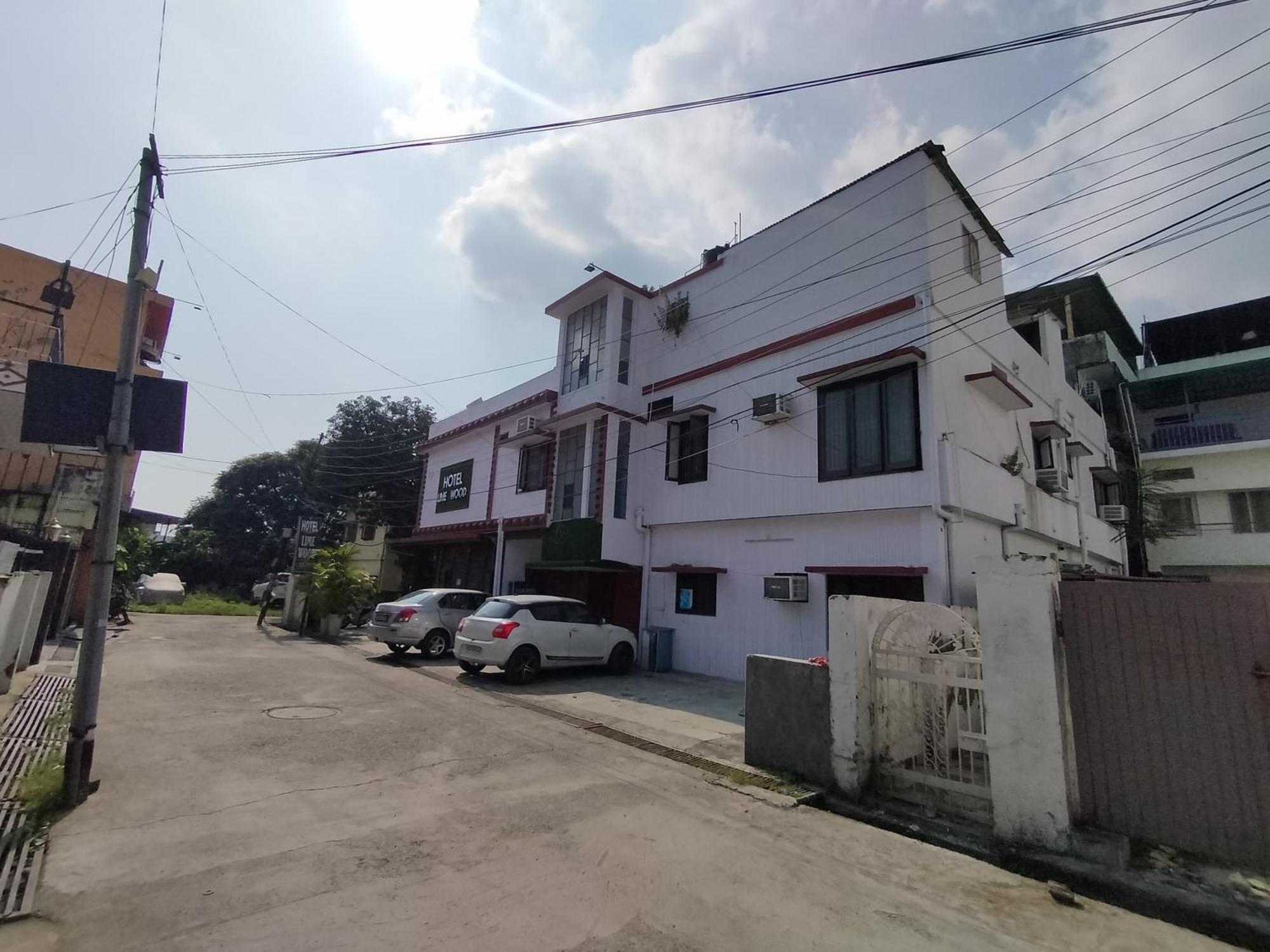 Hotel O Lime Wood Dehradun Eksteriør billede